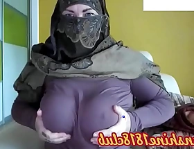 Saudi Arabia Muslim big boobs Arab girl concerning Hijab bbw tortuosities live cam 11.16