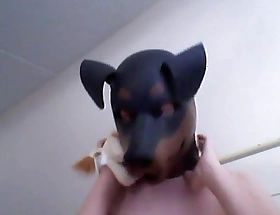 Deviant Girl mendapat off memakai a karet anjing masker