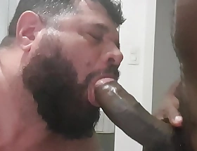 Sucking the black guy's cock