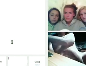 Laughable guy flashes his Hawkshaw to random angels on omegle