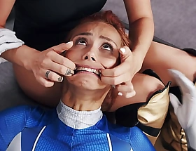 Hardcore Super Heroes Sex Fight - Nelly Kent shows Veronica Leal who is the Medial