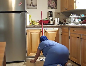Arab Cleaning Maid Forgot To Thicket Something Important