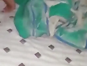 Istri pamer memek colmek pantat di sodok jari
