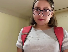 Mi compañero de clase accidentalmente se corre dentro de mí.